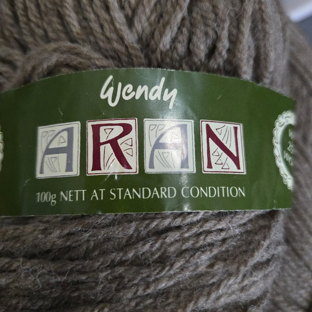 Yarn Wendy Aran Yarn And 14 "7" Knitting Needles Brown 8 Skeins Knit Craft Set
